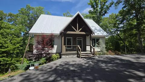2430 Rainbow Falls Ln, Sevierville, TN 37862