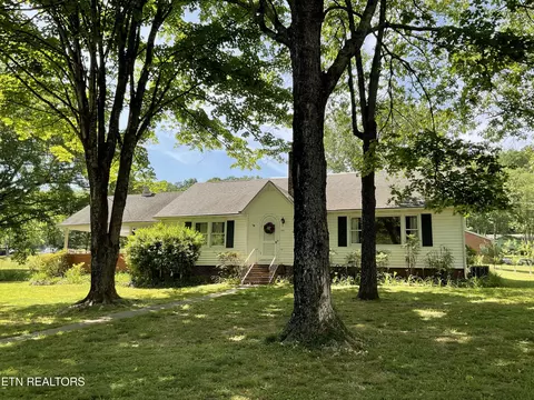 328 Ridgeview Dr, Clinton, TN 37716