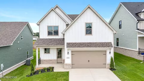 11521 Olympic Valley Dr, Knoxville, TN 37932
