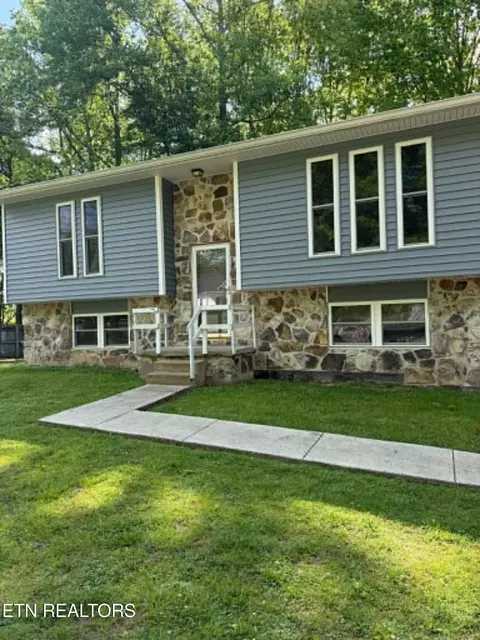 713 Petit Ln, Wartburg, TN 37887