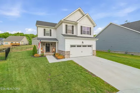 211 Queenberry St, Oak Ridge, TN 37830