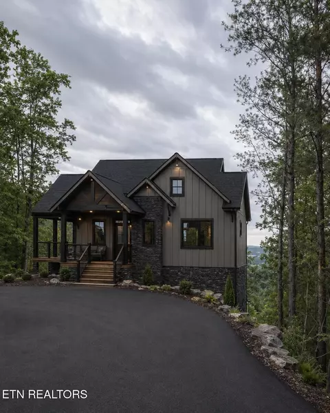 438 Hawken Dr, Walland, TN 37886