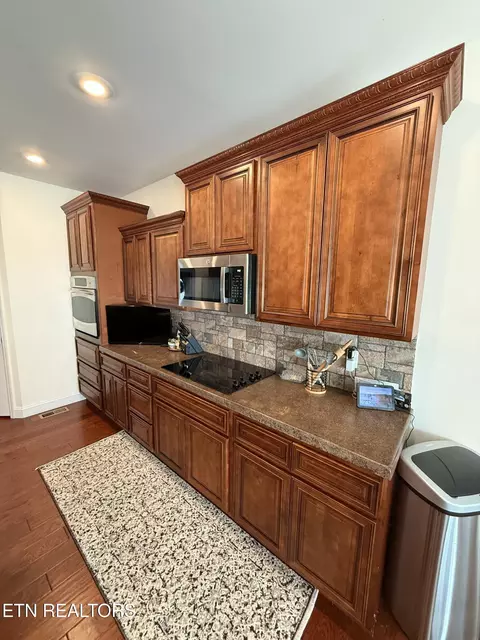 104 Dove Ln, Speedwell, TN 37870