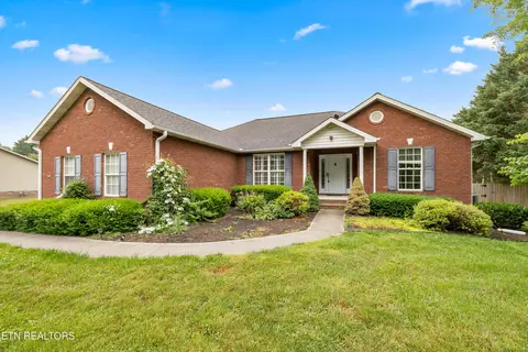 725 Water Oak Dr, Seymour, TN 37865
