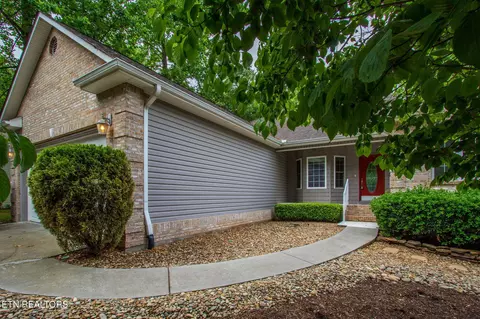 208 Geya Ln, Loudon, TN 37774