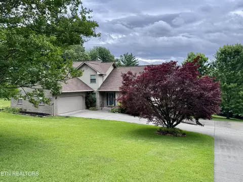 1017 Peterson Ln, Maryville, TN 37803
