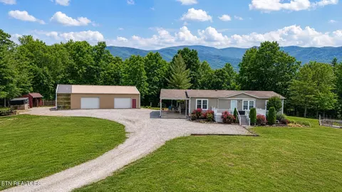 815 Crooked Branch Pvt Rd, Huntsville, TN 37756