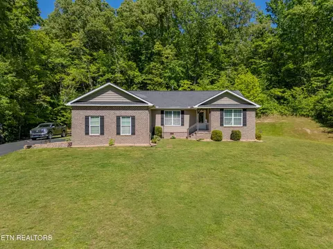 379 Hilltop Dr, Crossville, TN 38555