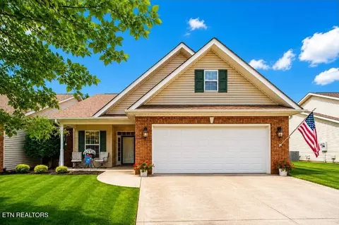 7230 Oakfield Ln, Powell, TN 37849
