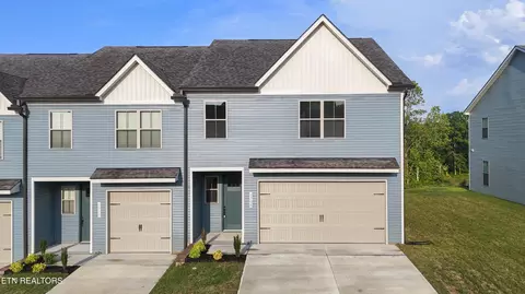 1708 Bennett Village Dr, Maryville, TN 37804