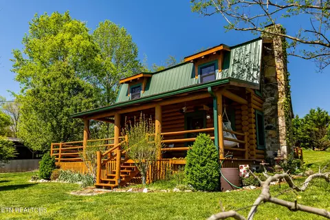 2438 Autumn Dr, Maryville, TN 37804