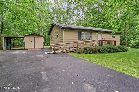 4007 Kato Dr, Crossville, TN 38572