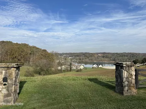 560 River Rd, Loudon, TN 37774