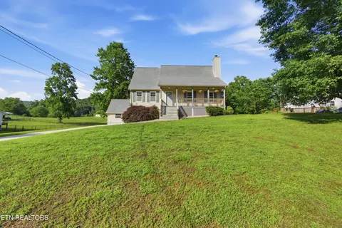 135 Rebel Rd, Harriman, TN 37748