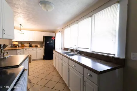 Kitchen - 413 S 26th St, Middlesboro, KY 40965 photo 2 of 4