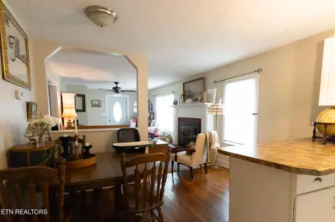 Dining - 413 S 26th St, Middlesboro, KY 40965 photo 2 of 2