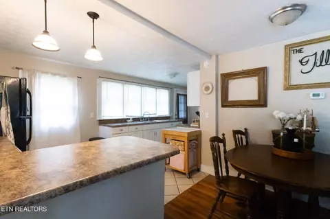 Dining - 413 S 26th St, Middlesboro, KY 40965 photo 1 of 2