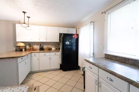 Kitchen - 413 S 26th St, Middlesboro, KY 40965 photo 3 of 4