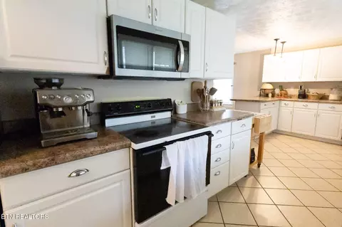 Kitchen - 413 S 26th St, Middlesboro, KY 40965 photo 4 of 4