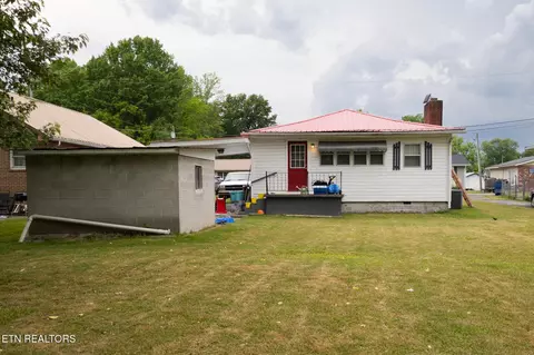 Exterior - 413 S 26th St, Middlesboro, KY 40965 photo 2 of 2