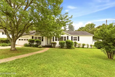 505 Ridgeview Dr, Clinton, TN 37716