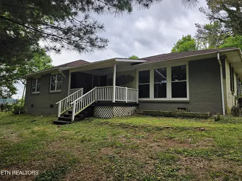 700 Lakeview Dr, Loudon, TN 37774