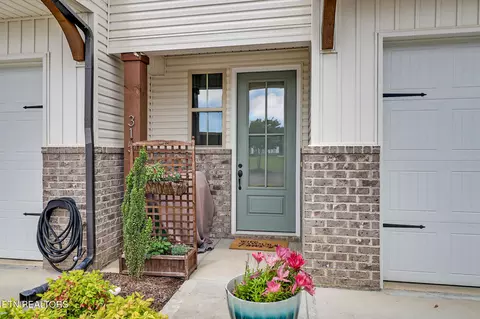 315 Harper Village Way, Lenoir City, TN 37771