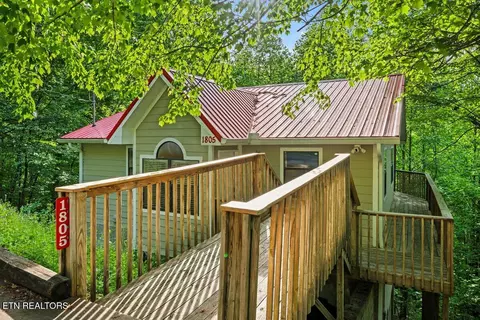 1805 Cherry View Ln, Sevierville, TN 37876