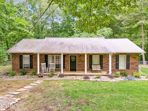 1036 Forest Heights Cir, Lenoir City, TN 37772