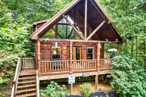 2475 E View Dr, Sevierville, TN 37876