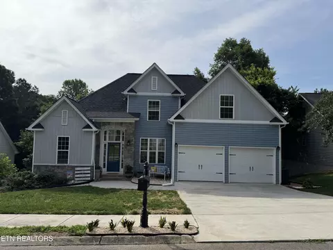 1084 Hillside Ln, Lenoir City, TN 37771