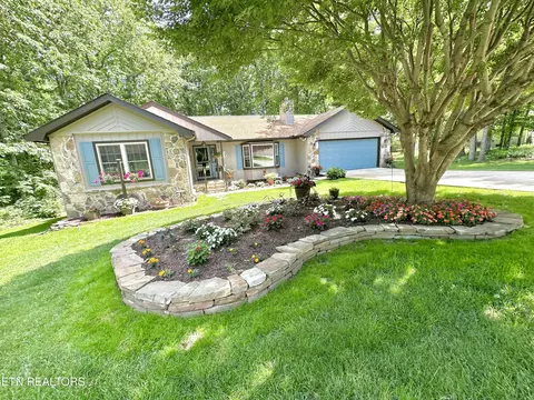 134 Lakeside Dr, Crossville, TN 38558