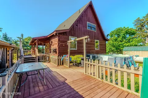 1582 Romary Rd, Dandridge, TN 37725
