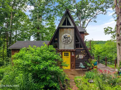 1535 Mayflower Ln, Dandridge, TN 37725