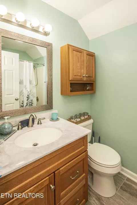 Bath - 198 Nicely Tr, Powell, TN 37849 photo 4 of 4