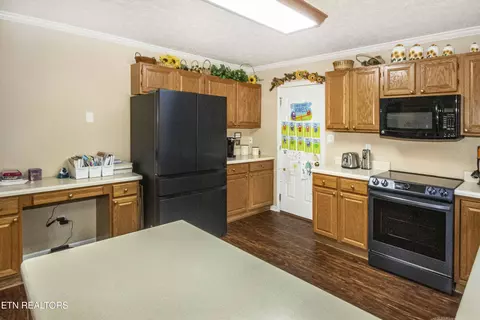 Kitchen - 198 Nicely Tr, Powell, TN 37849 photo 3 of 4