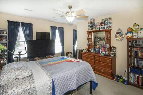 Bedroom - 198 Nicely Tr, Powell, TN 37849 photo 2 of 6