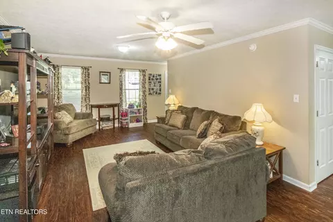 Living - 198 Nicely Tr, Powell, TN 37849 photo 3 of 4
