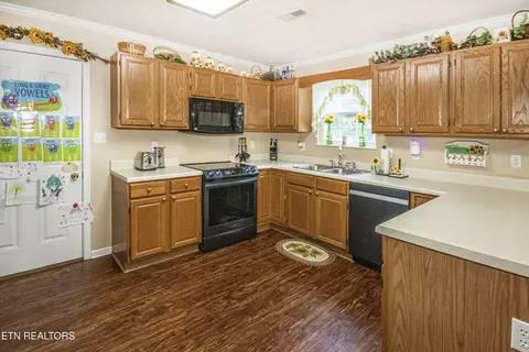 Kitchen - 198 Nicely Tr, Powell, TN 37849 photo 2 of 4
