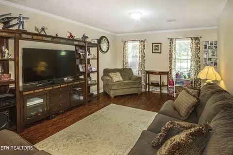 Living - 198 Nicely Tr, Powell, TN 37849 photo 4 of 4