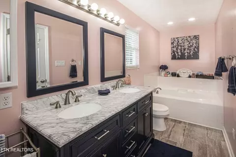 Bath - 198 Nicely Tr, Powell, TN 37849 photo 3 of 4