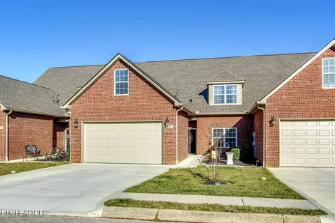 984 Meadow Walk Ln, Lenoir City, TN 37772
