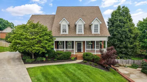 9211 Manor Crest Ln, Knoxville, TN 37922