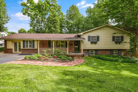7736 Luxmore Dr, Knoxville, TN 37919