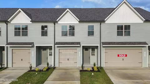 1640 Bennett Village Dr, Maryville, TN 37804