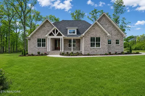 1052 Catoosa Ridge Dr, Crossville, TN 38571