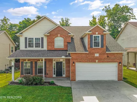 1620 Spring Oak Ln, Lenoir City, TN 37772