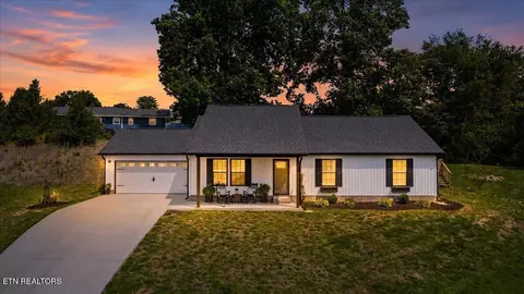 126 Zoe Cir, Jacksboro, TN 37757