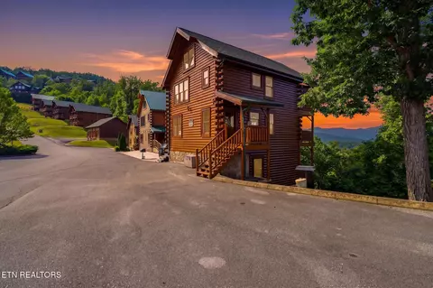2809 White Oak Ridge Ln, Sevierville, TN 37862