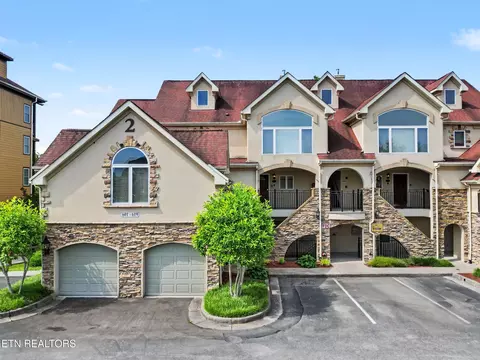 609 River Place Way UNIT B301, Sevierville, TN 37862